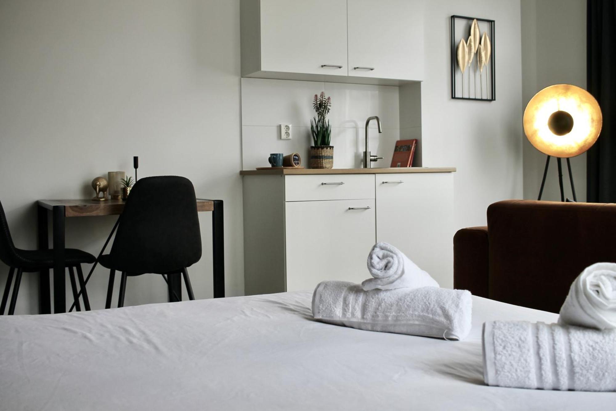 B&K Urban City Suites Tilburg Bagian luar foto