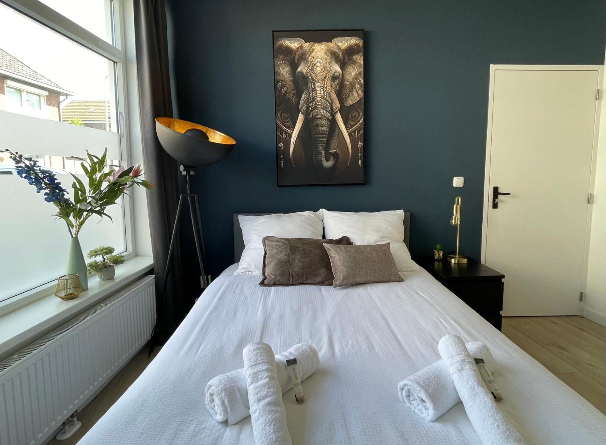 B&K Urban City Suites Tilburg Bagian luar foto