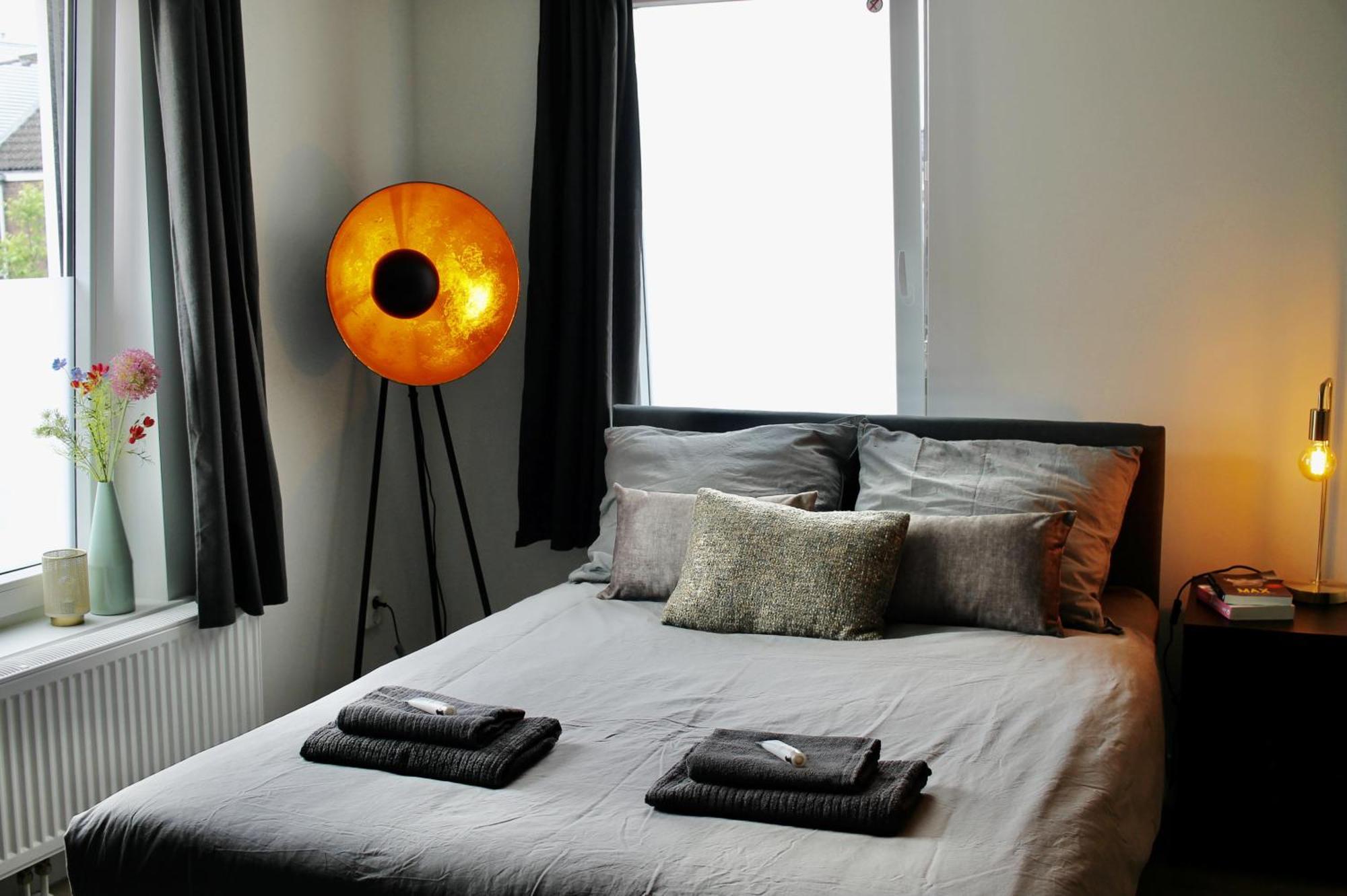 B&K Urban City Suites Tilburg Bagian luar foto